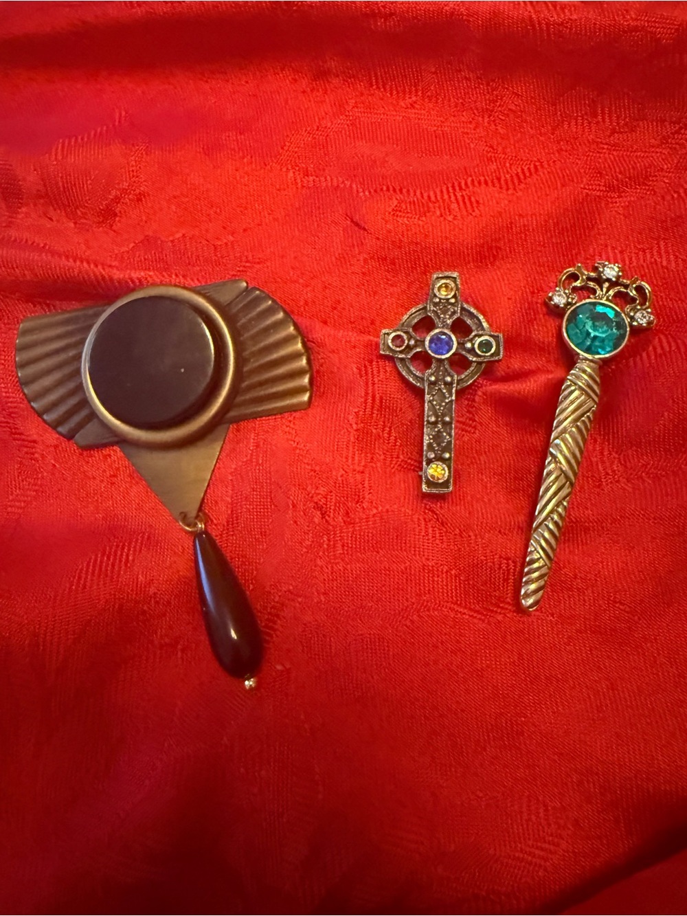 Gold-Tone Celtic Cross and art deco Brooch Set - Red Background